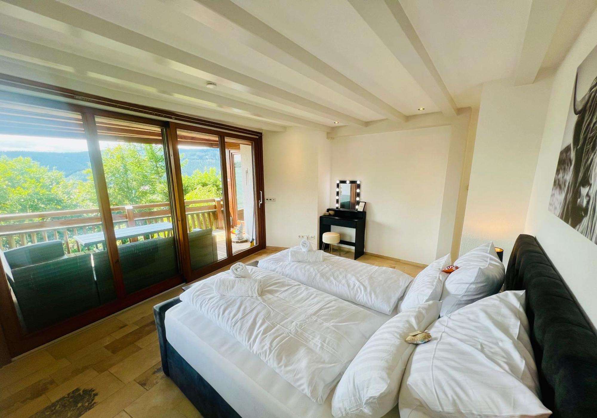 Panoramablick Mit Privatparkplatz, 2 Balkone Und 1,5 Baeder Apartment ทิทิเซ-นอยชตัดท์ ภายนอก รูปภาพ