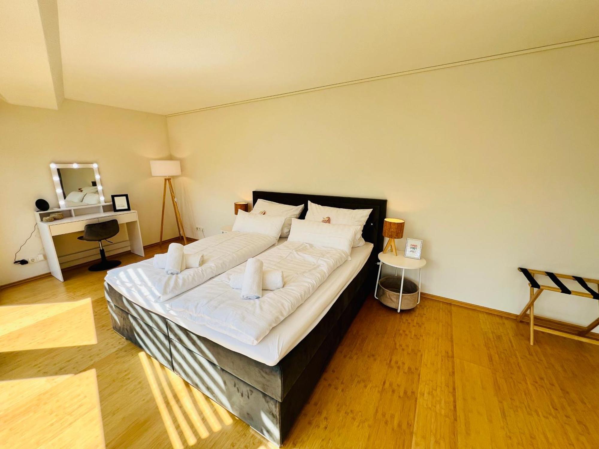 Panoramablick Mit Privatparkplatz, 2 Balkone Und 1,5 Baeder Apartment ทิทิเซ-นอยชตัดท์ ภายนอก รูปภาพ