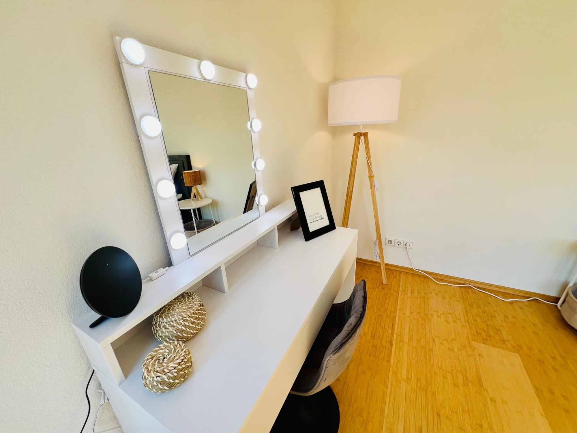 Panoramablick Mit Privatparkplatz, 2 Balkone Und 1,5 Baeder Apartment ทิทิเซ-นอยชตัดท์ ภายนอก รูปภาพ